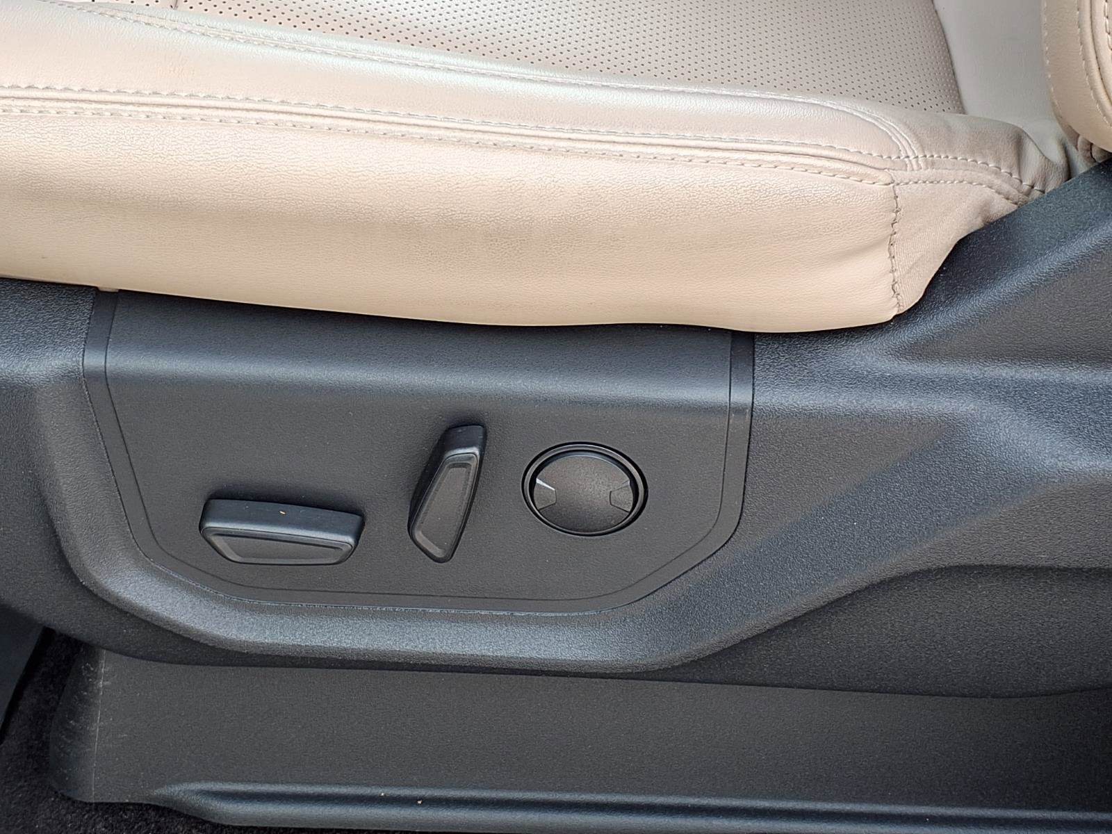 Used 2022 Ford Expedition XLT image 4