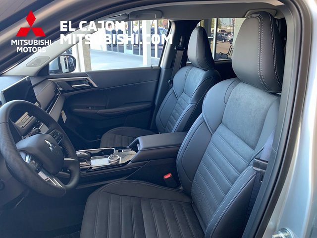 New 2025 Mitsubishi Outlander SE image 12