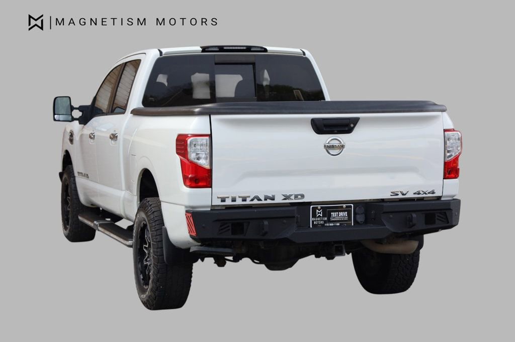 Used 2018 Nissan Titan SV image 9