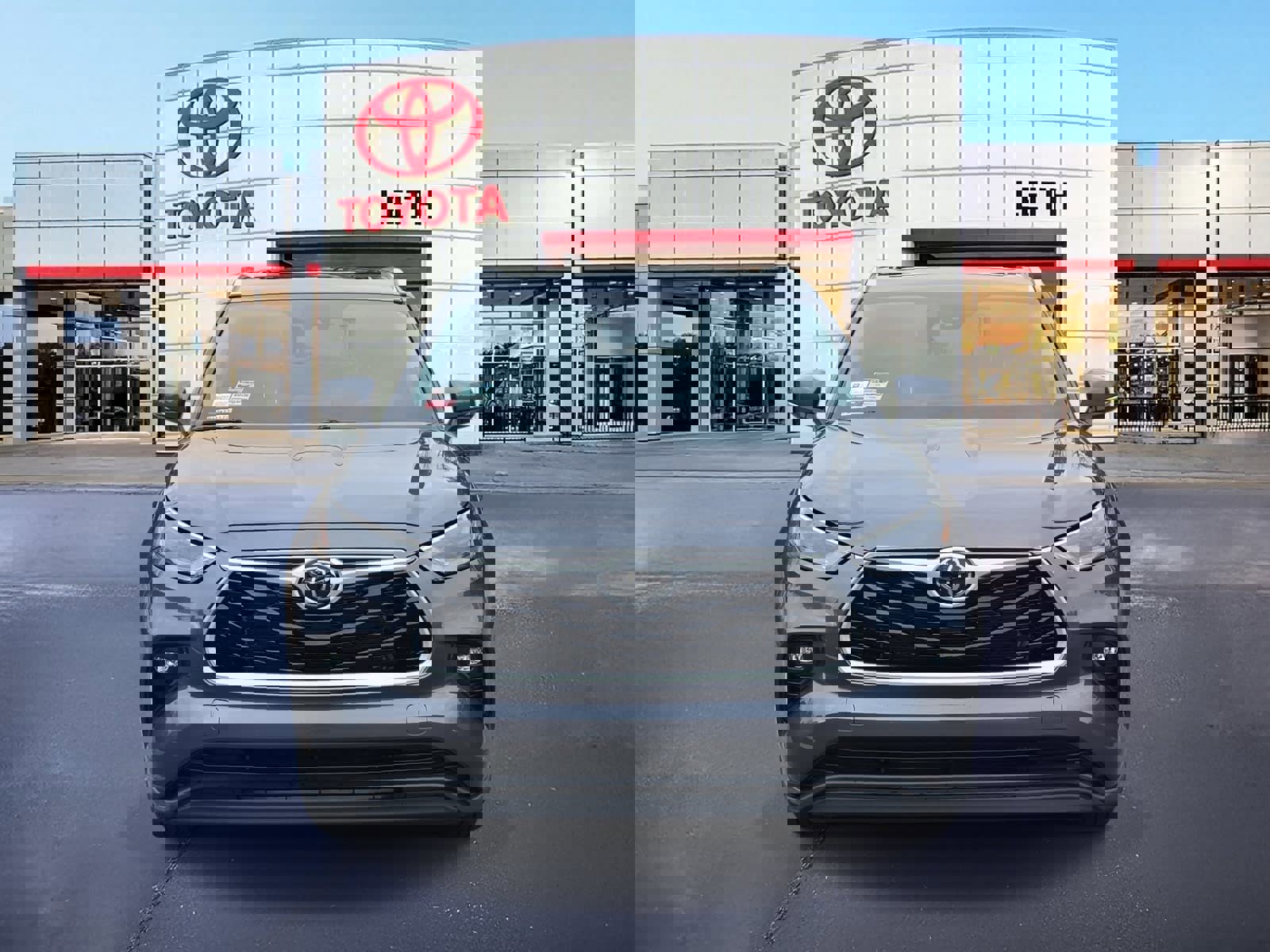 Certified 2023 Toyota Highlander XLE image 2