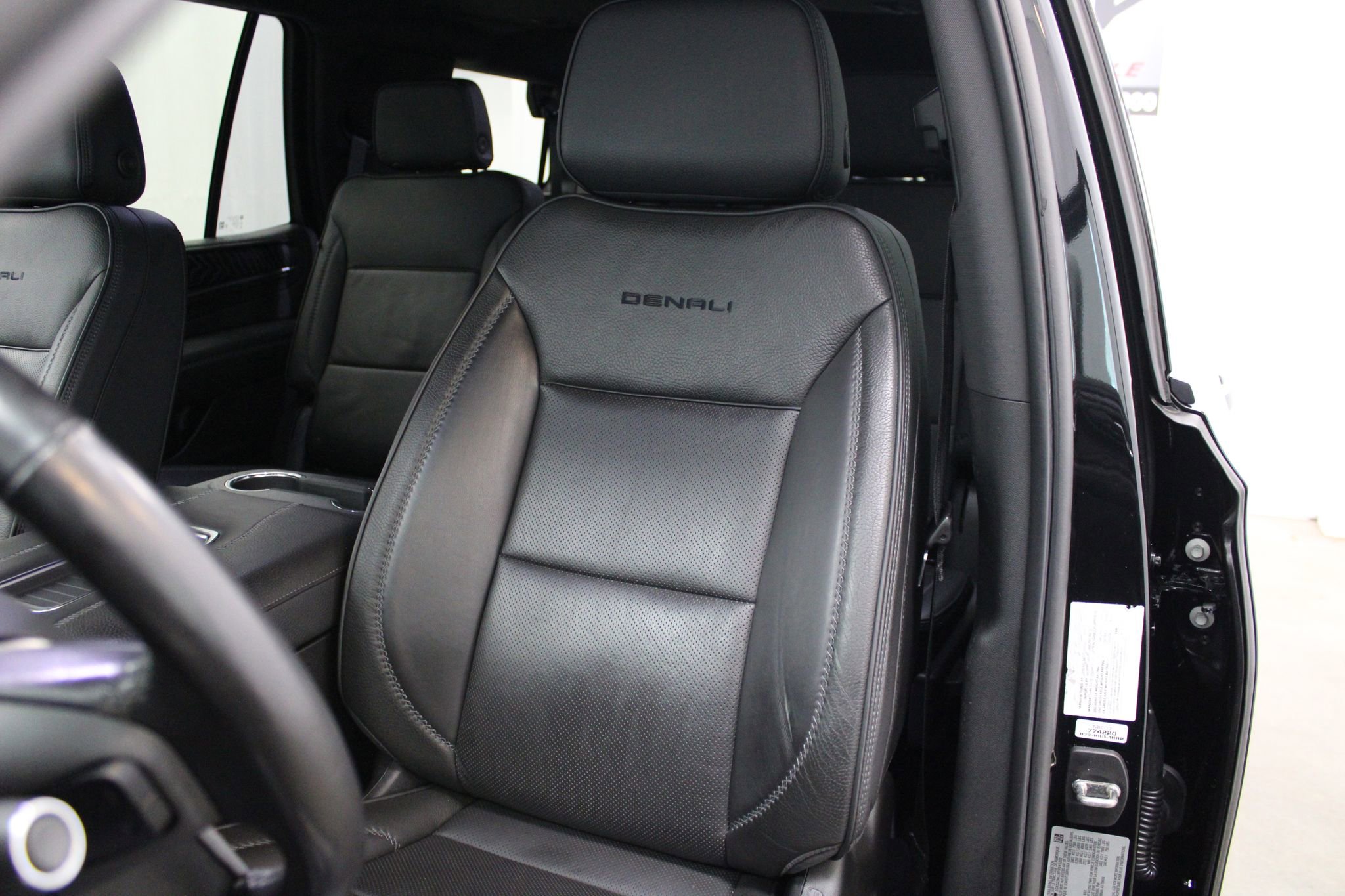 Used 2023 GMC Yukon Denali image 18