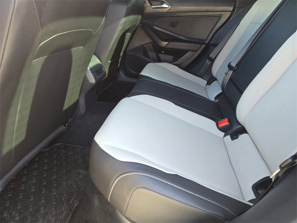 Used 2021 Volkswagen Jetta R-Line w/ R-Line Cold Weather Package image 32