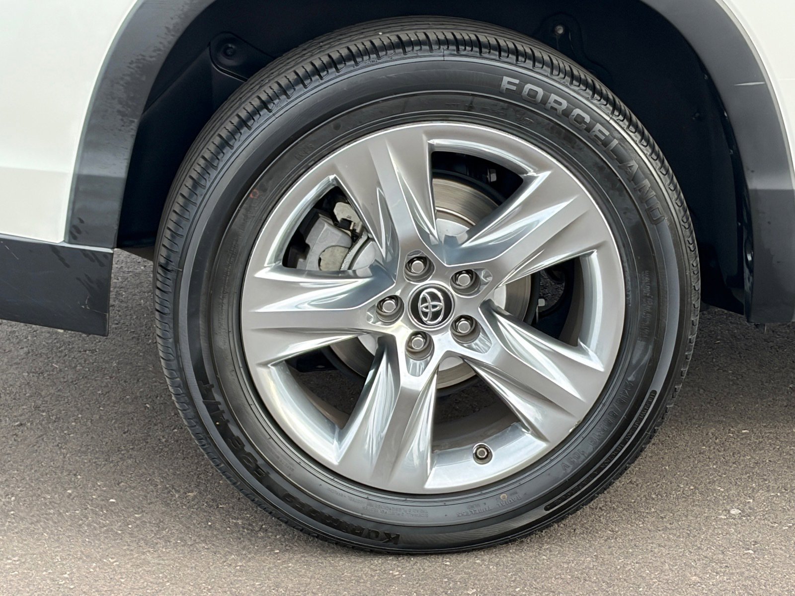 Used 2019 Toyota Highlander Limited image 10