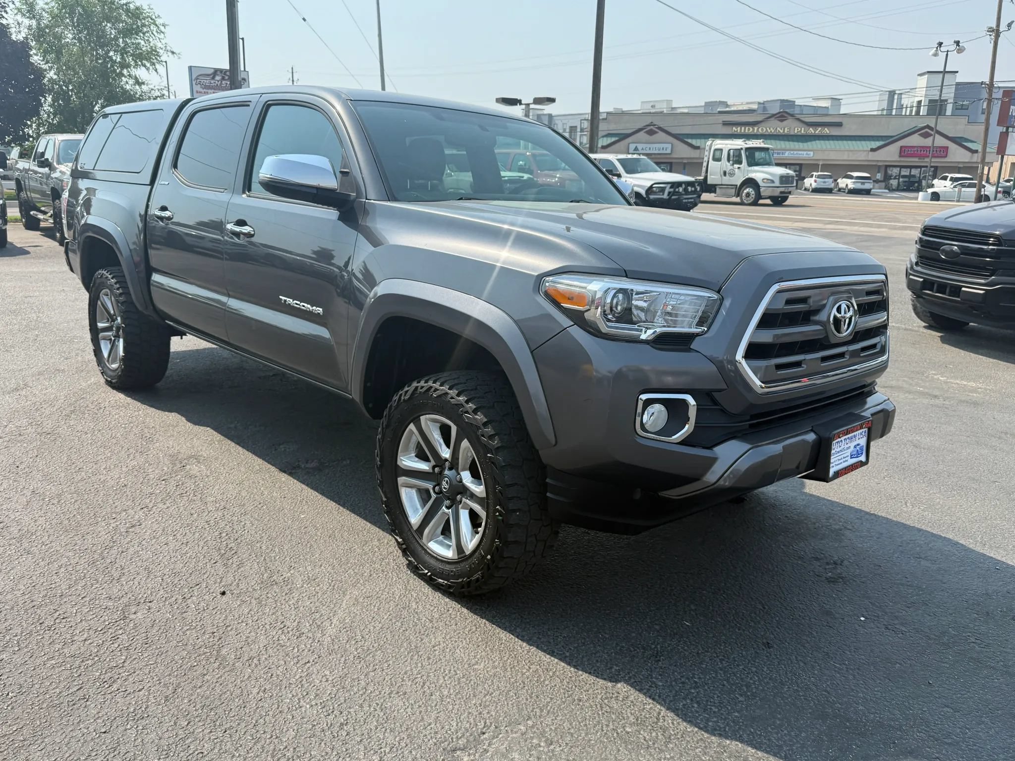 Used 2016 Toyota Tacoma Limited w/ Towing Package AWD/4WD image 7