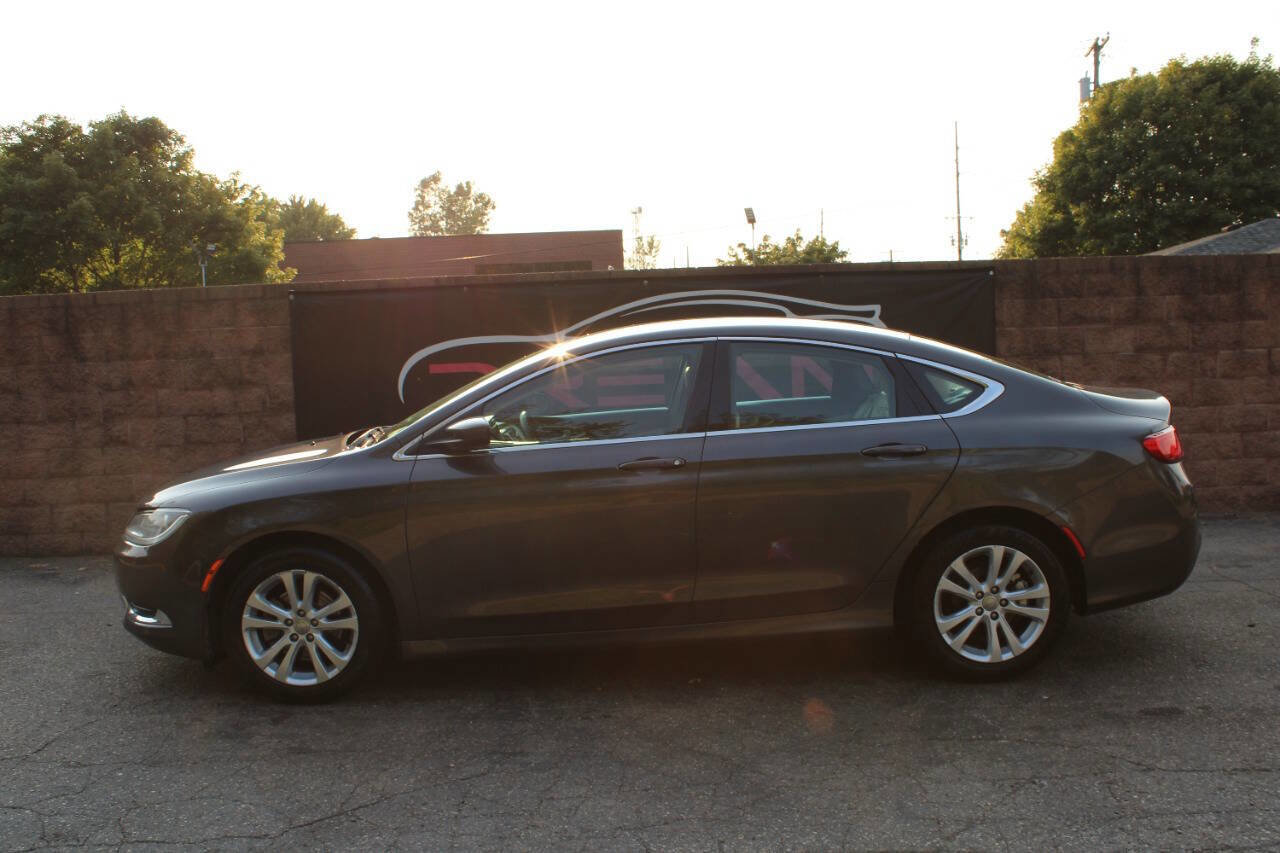 Used 2016 Chrysler 200 Limited image 2