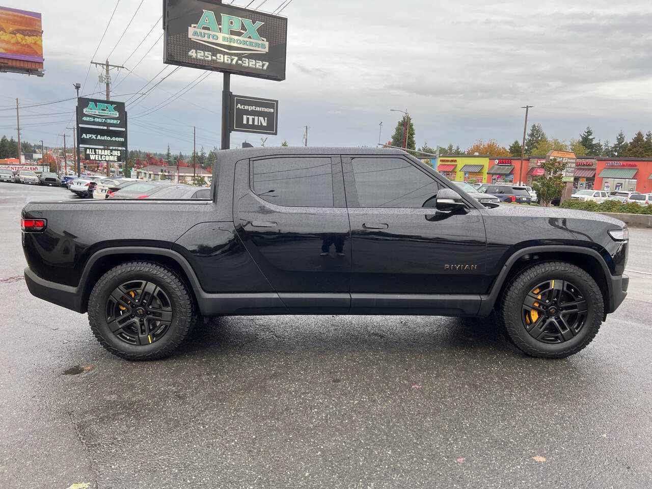 Used 2023 Rivian R1T Adventure image 8