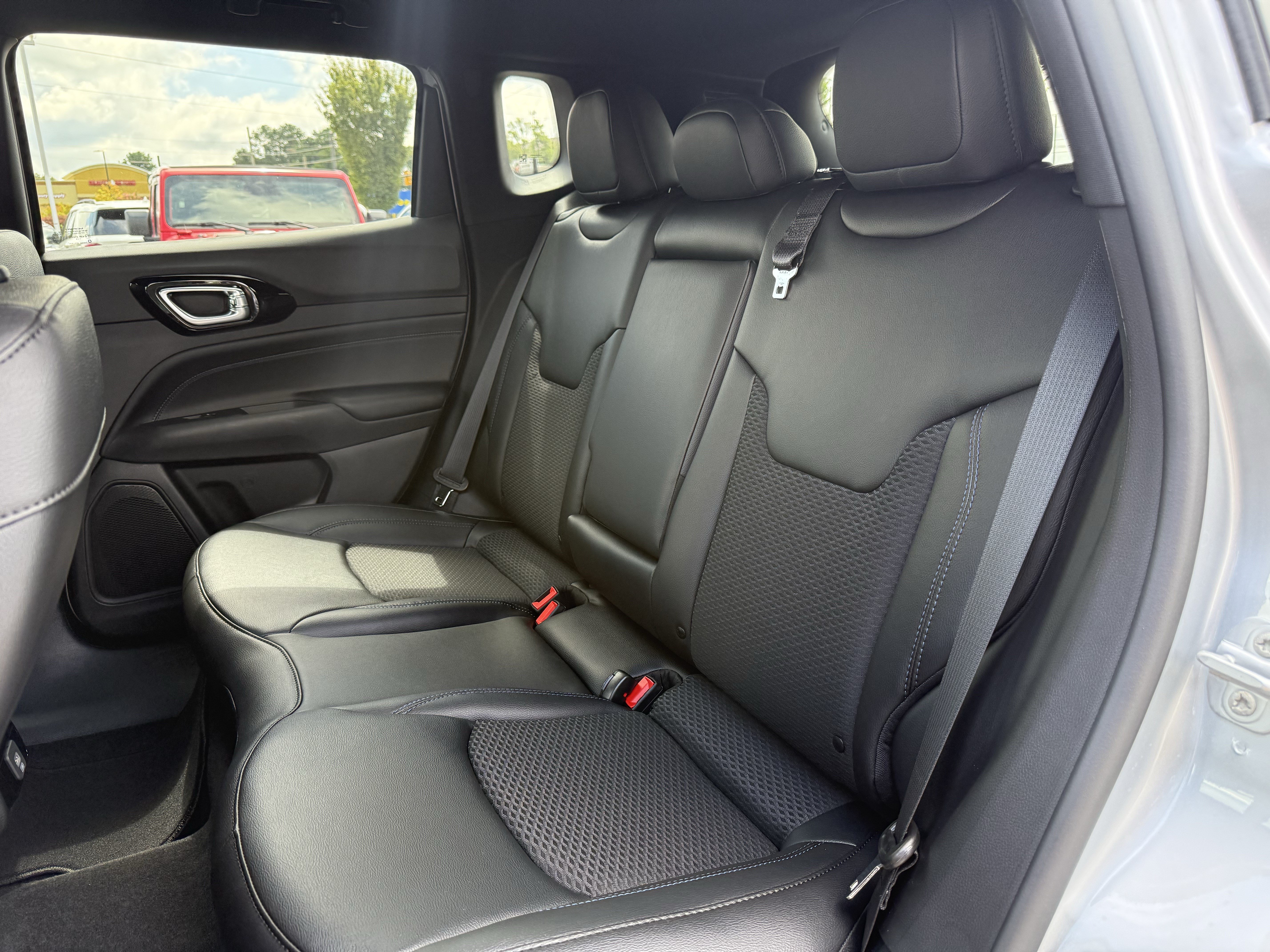New 2026 Jeep Compass Latitude AWD/4WD image 30