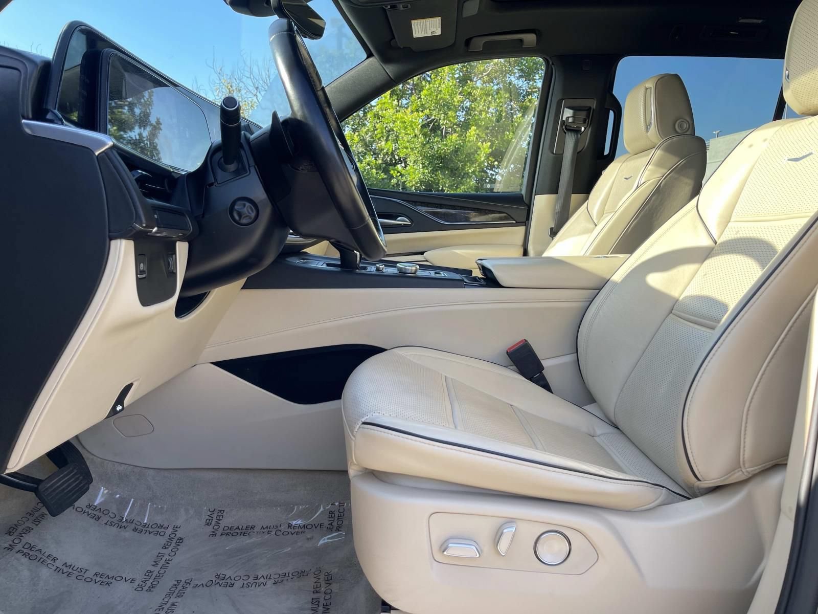 Used 2024 Cadillac Escalade Premium Luxury RWD image 19