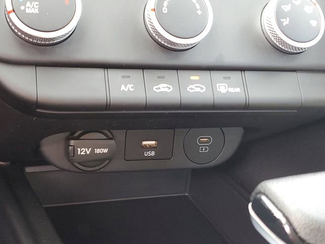 Used 2024 Hyundai Elantra SE image 30