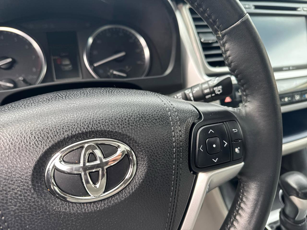 Used 2015 Toyota Highlander XLE image 33