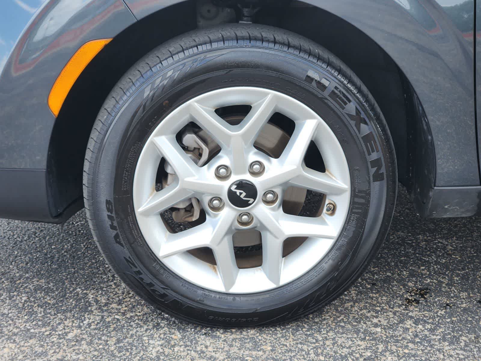 Certified 2025 Kia Soul LX w/ LX Technology Package FWD image 9