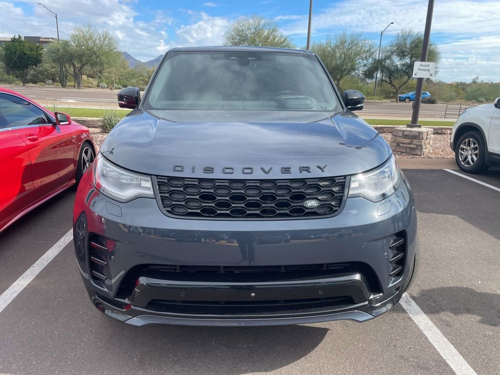 Used 2024 Land Rover Discovery Dynamic SE image 3