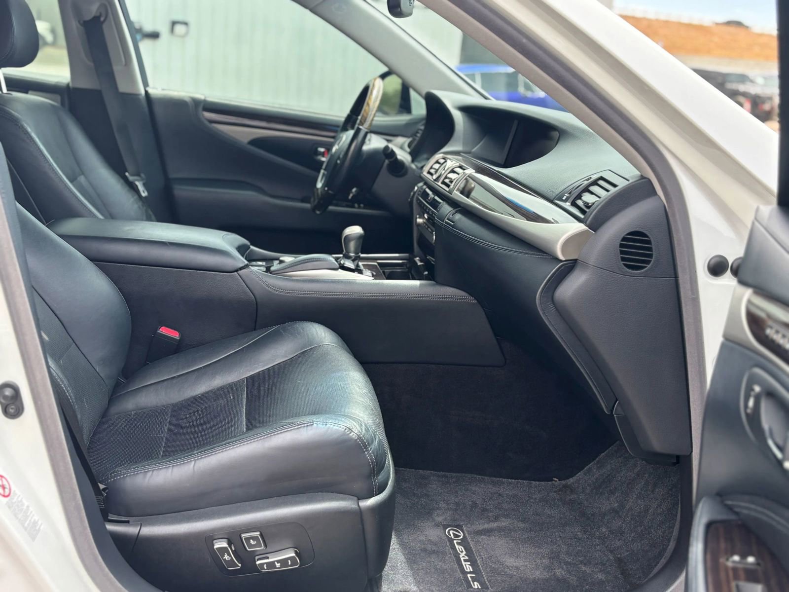 Used 2013 Lexus LS 460 w/ Comfort Pkg RWD image 11
