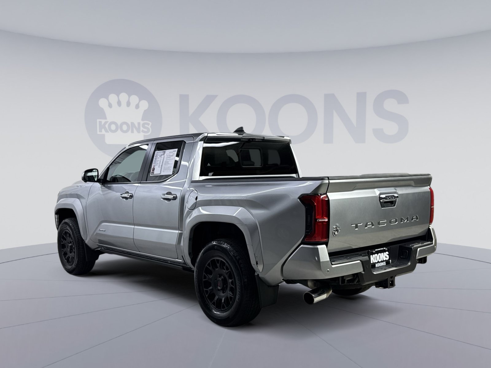Used 2024 Toyota Tacoma Limited AWD/4WD image 18