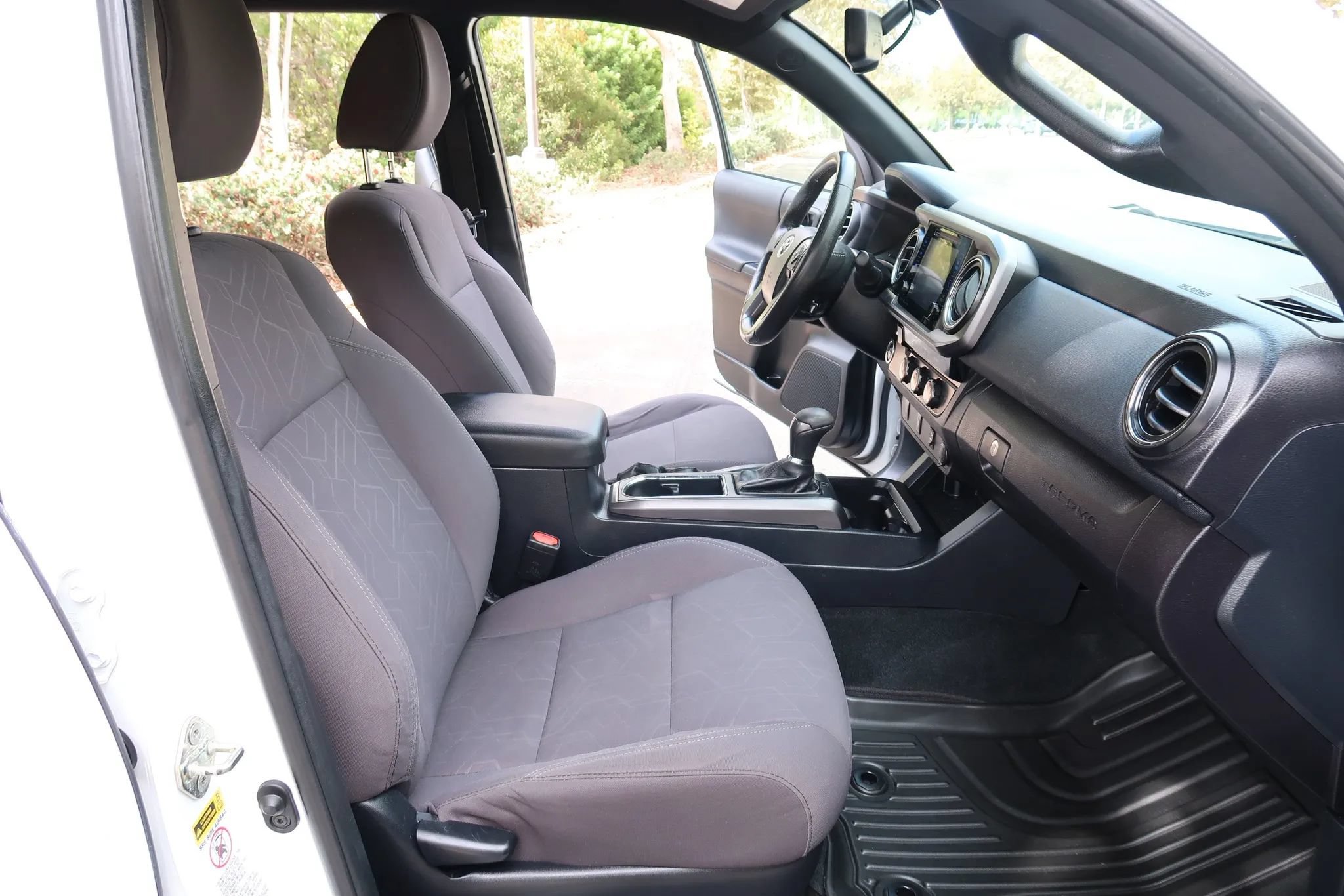 Used 2017 Toyota Tacoma TRD Off-Road RWD image 19