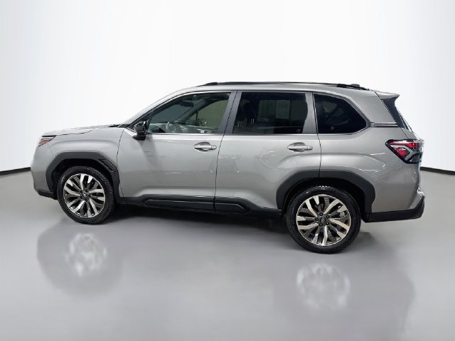 Used 2025 Subaru Forester Touring AWD/4WD image 10