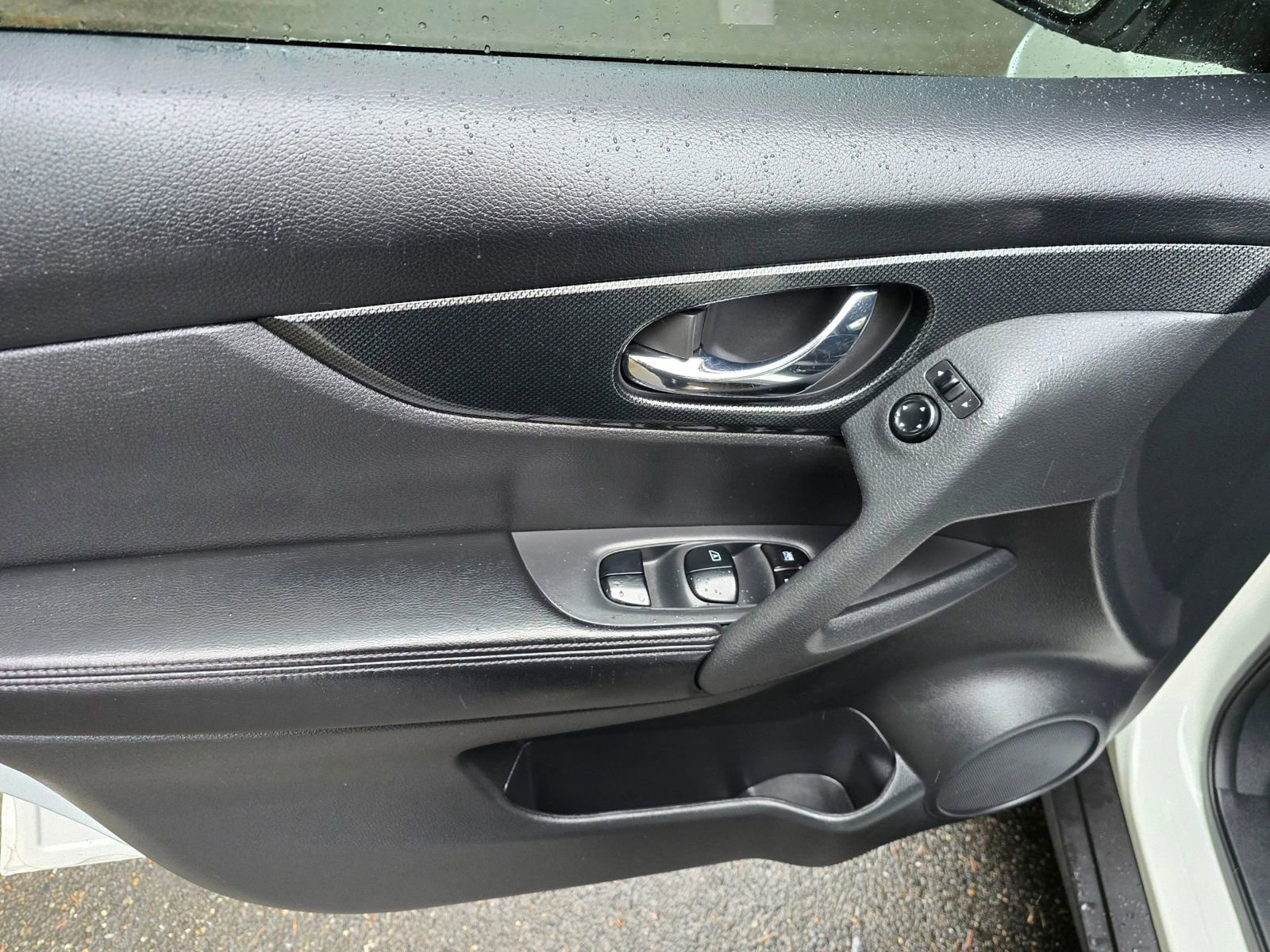 Used 2016 Nissan Rogue SL w/ SL Premium Package image 19