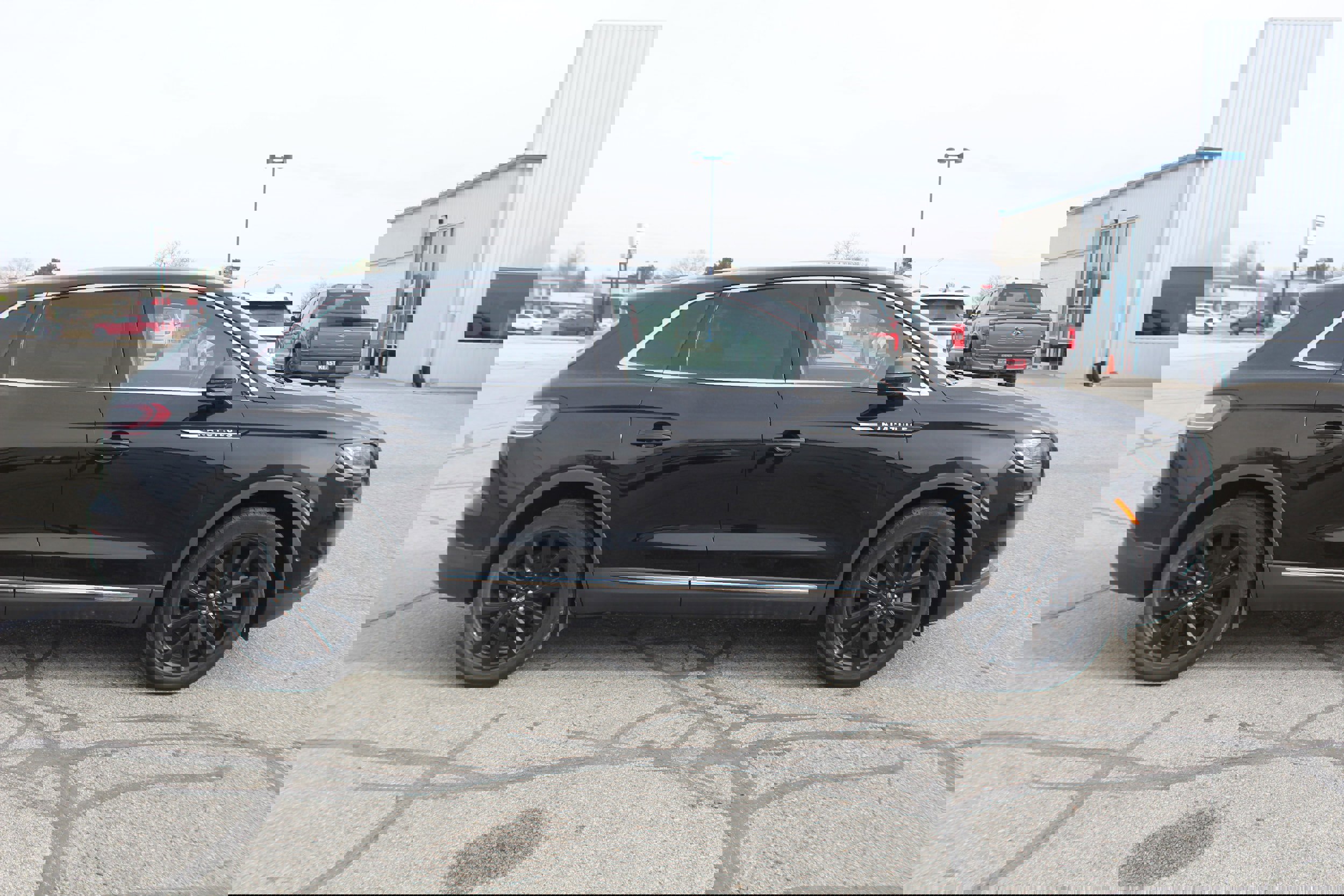 Used 2022 Lincoln Nautilus Reserve w/ Equipment Group 202A image 4