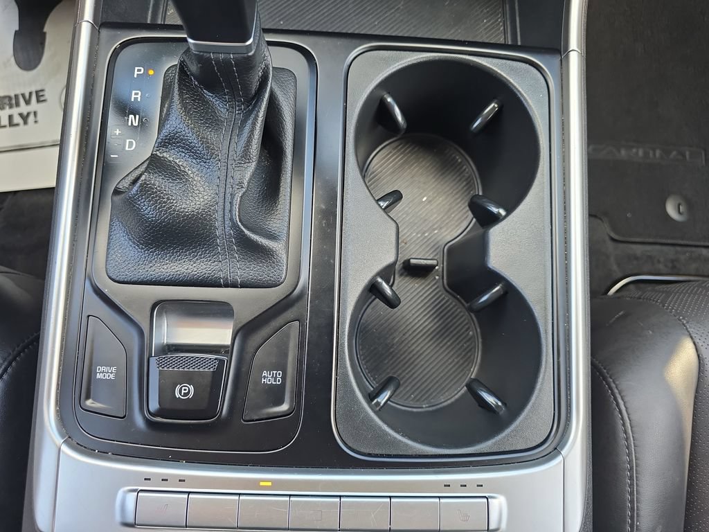 Used 2025 Kia Carnival FWD image 30
