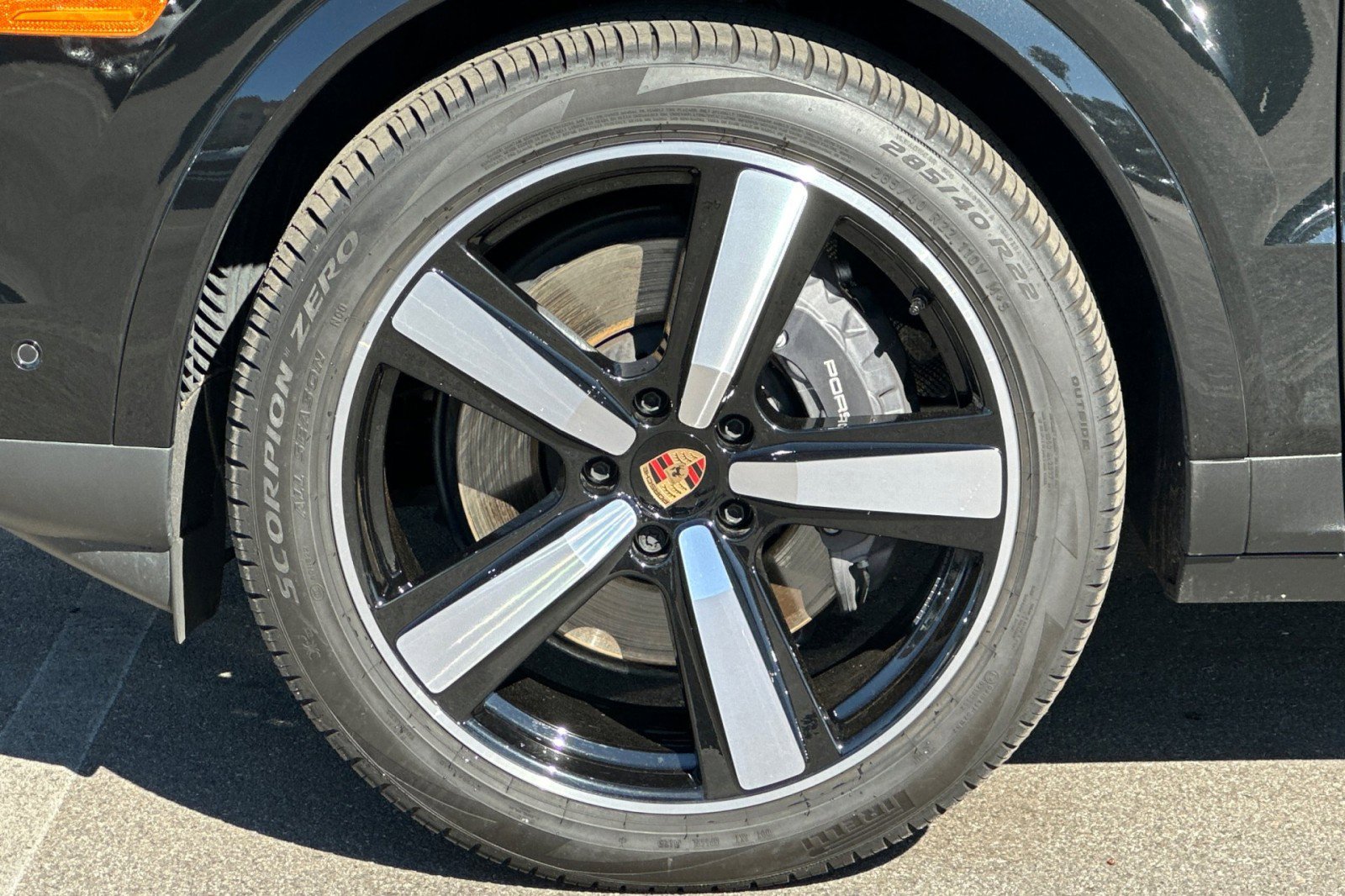 Used 2025 Porsche Cayenne Coupe image 27