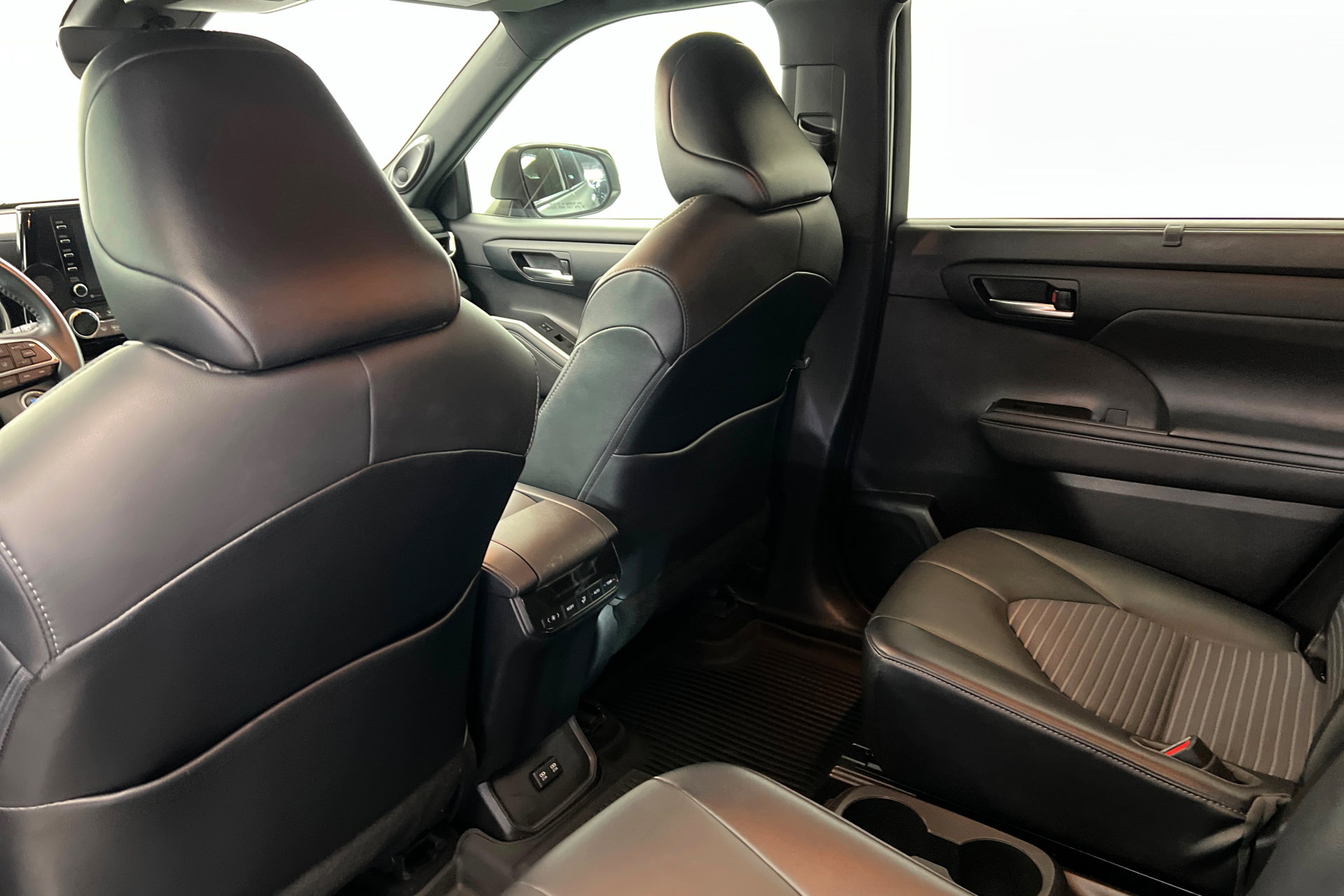Used 2021 Toyota Highlander XSE AWD/4WD image 20