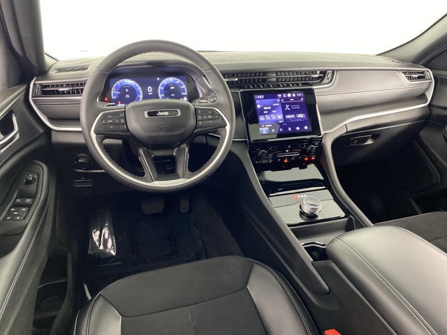 Used 2024 Jeep Grand Cherokee Altitude AWD/4WD image 19