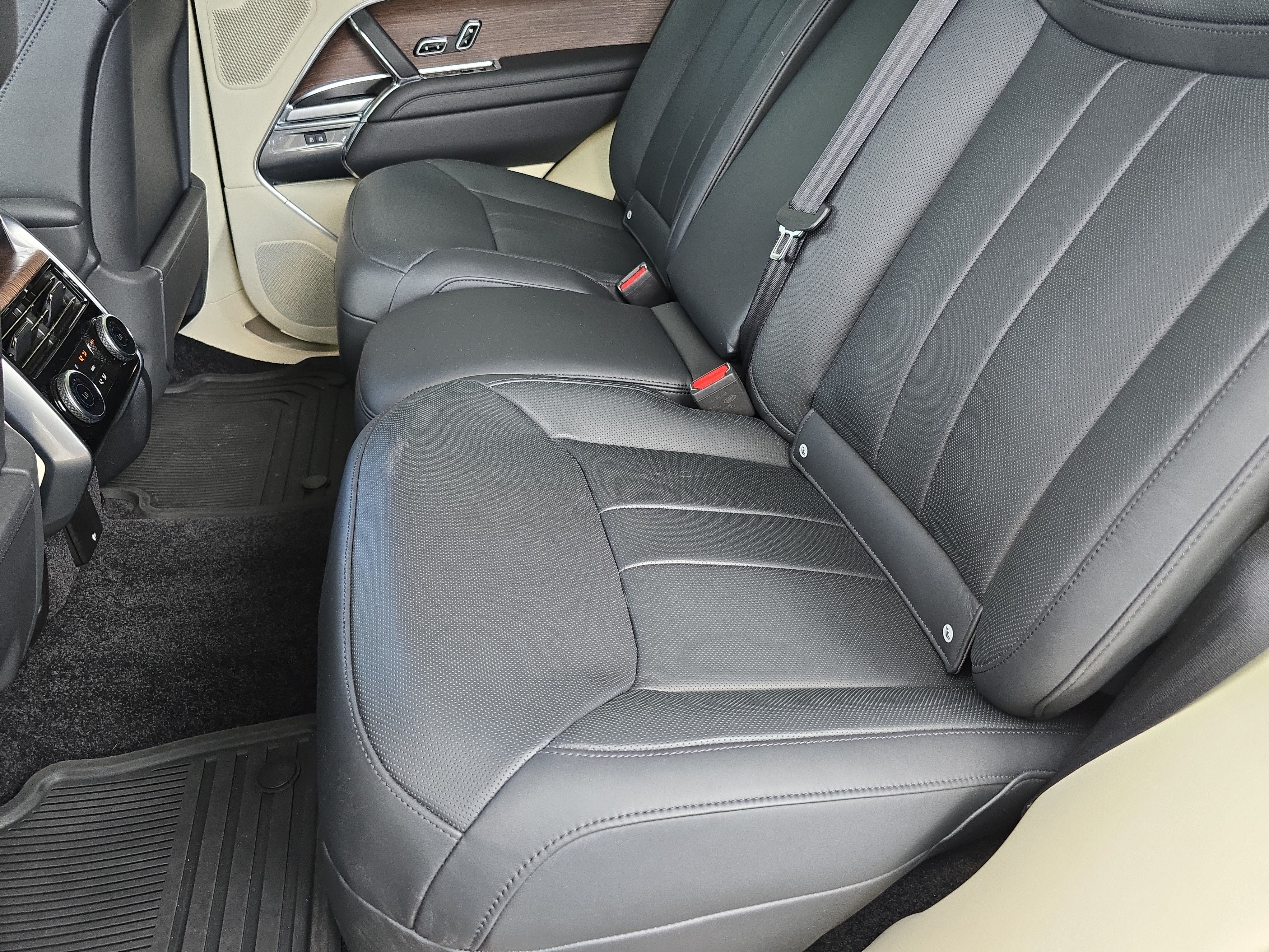 Certified 2023 Land Rover Range Rover Autobiography AWD/4WD image 15