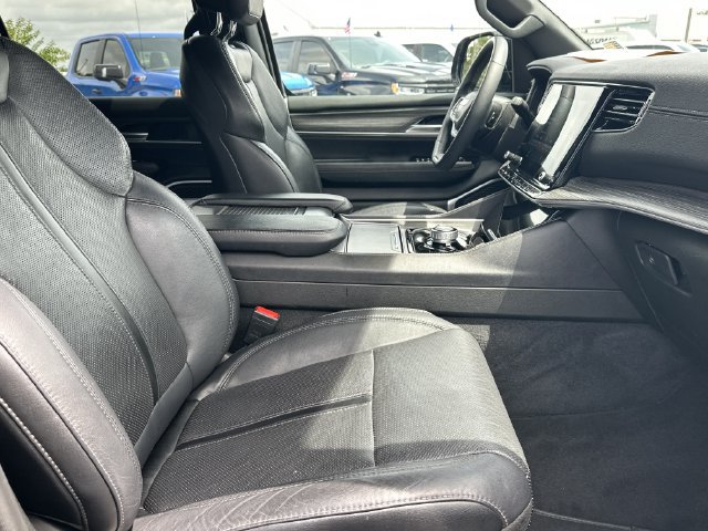Used 2024 Jeep Wagoneer Series II w/ Flexible Seating Group AWD/4WD image 15