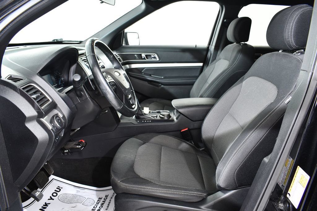 Used 2017 Ford Explorer XLT AWD/4WD image 6