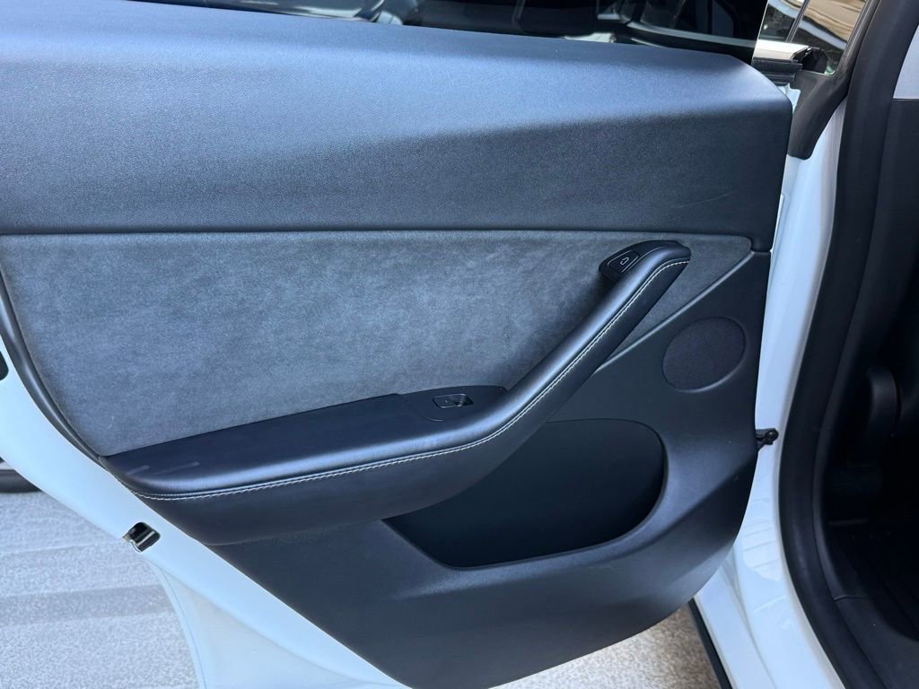 Used 2022 Tesla Model Y Performance image 23