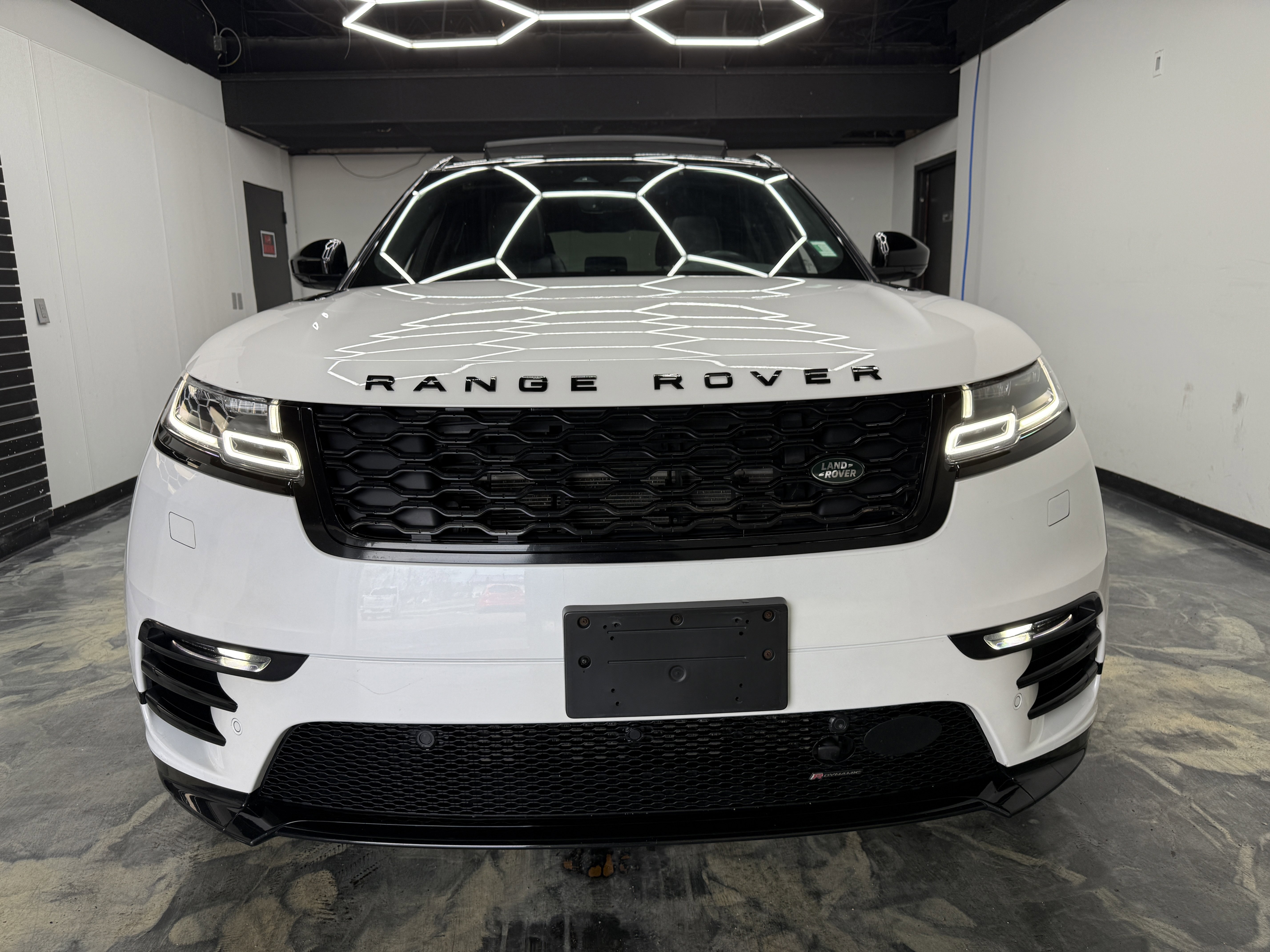 Used 2023 Land Rover Range Rover Velar R-Dynamic S image 7