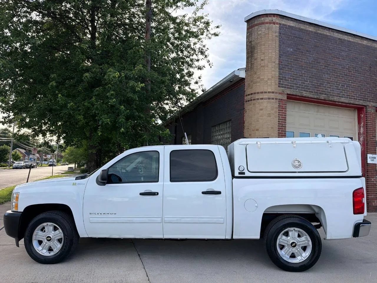 Used 2010 Chevrolet Silverado 1500 2WD Crew Cab Hybrid image 12
