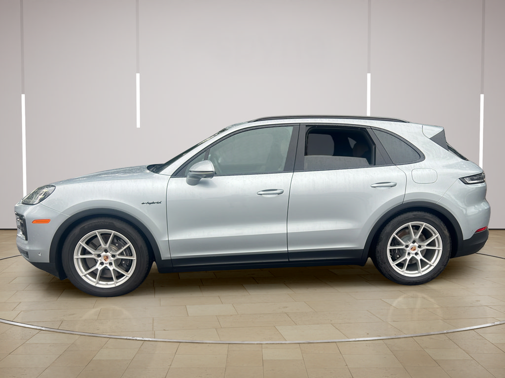 Certified 2025 Porsche Cayenne E-Hybrid AWD/4WD image 2