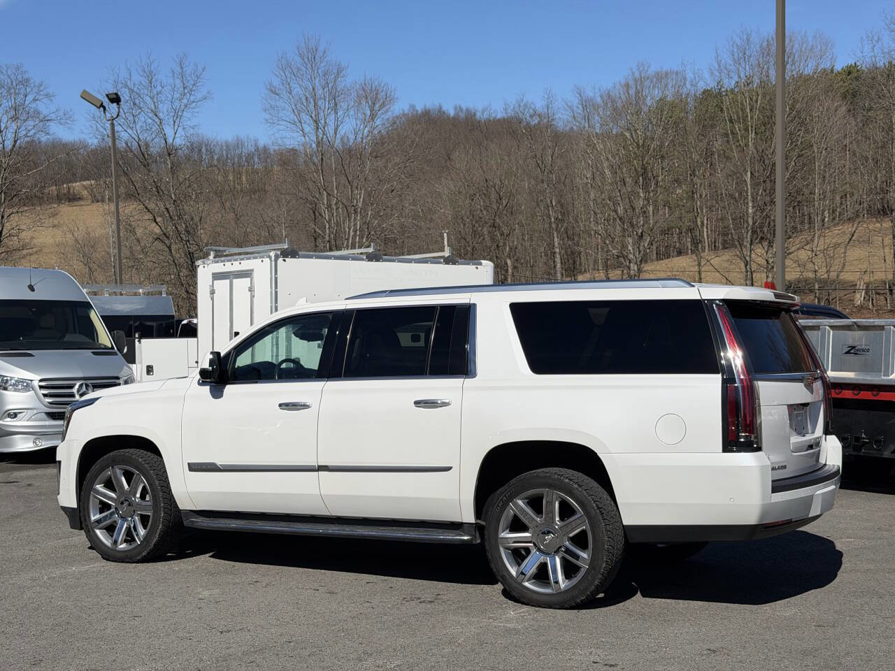 Used 2019 Cadillac Escalade ESV Luxury image 4