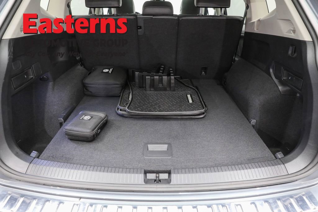 Used 2022 Volkswagen Tiguan SE w/ Panoramic Sunroof Package image 9