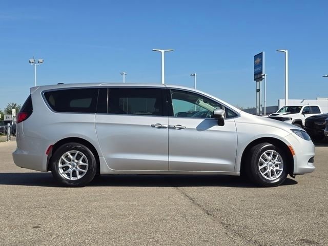 Used 2023 Chrysler Voyager LX FWD image 26
