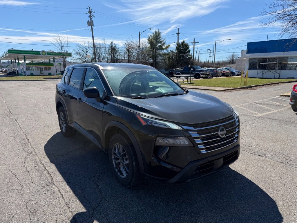 Used 2024 Nissan Rogue S image 3