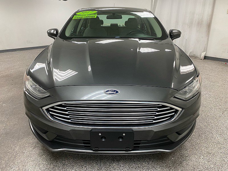 Used 2017 Ford Fusion SE w/ Fusion SE Technology Package image 2
