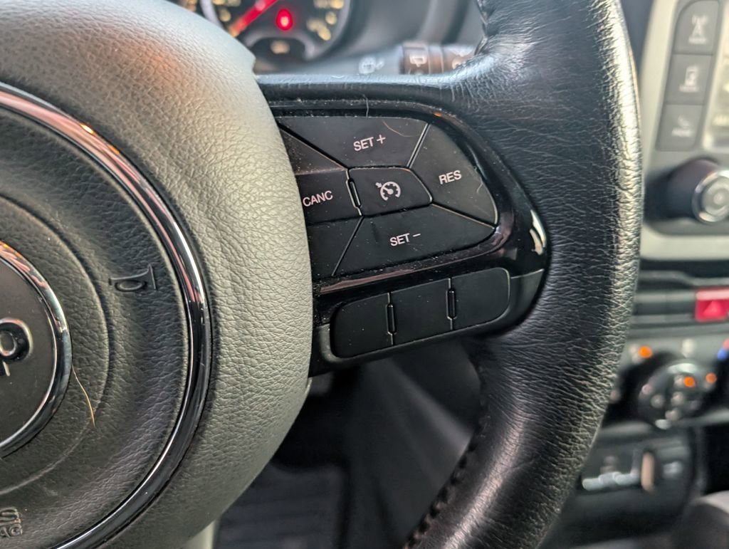 Used 2016 Jeep Renegade Latitude image 18