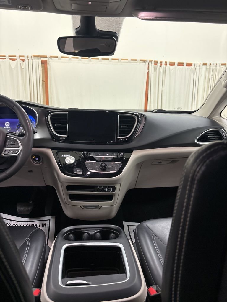 Used 2023 Chrysler Pacifica Touring-L FWD image 20