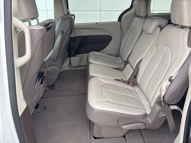 Used 2018 Chrysler Pacifica Touring-L Plus w/ Advanced Safetytec Group image 31