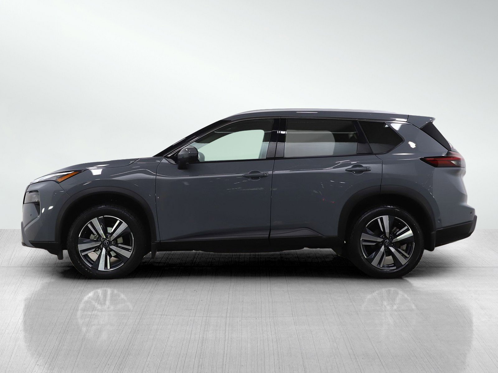 Used 2024 Nissan Rogue SL image 2