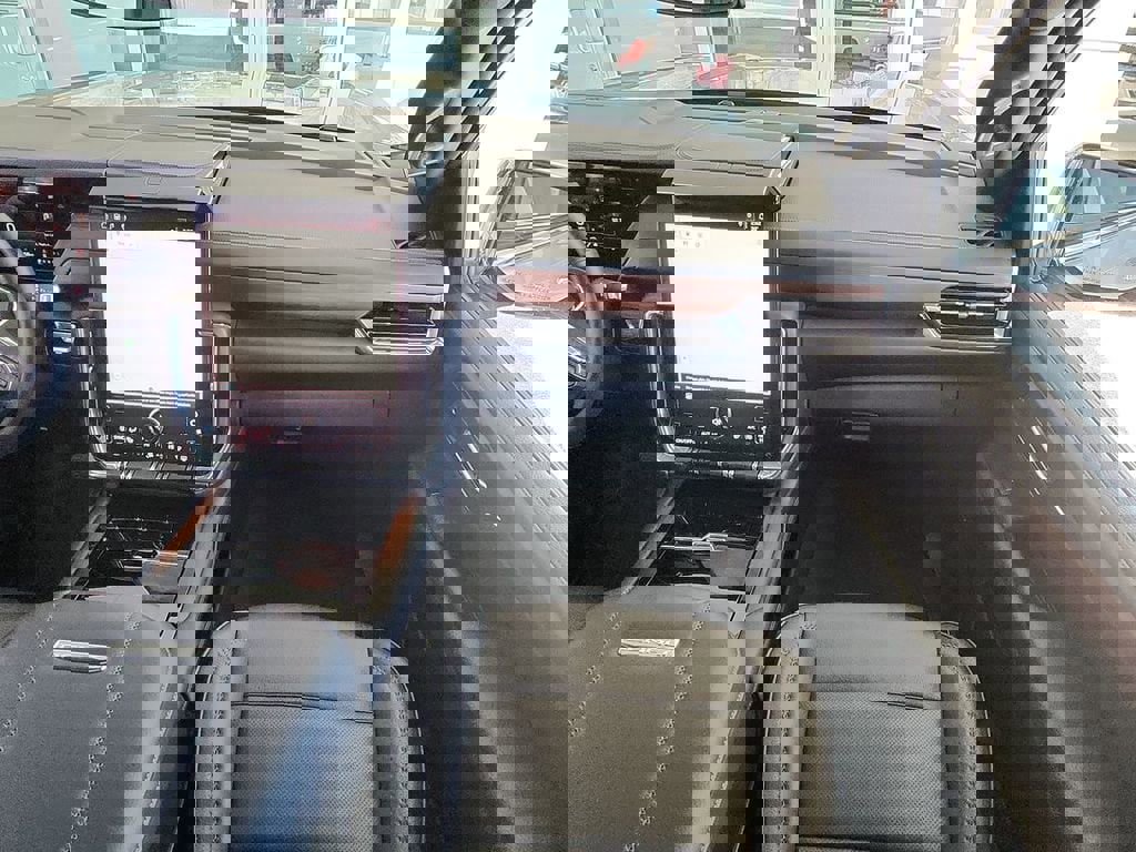 Certified 2025 GMC Yukon Denali image 29