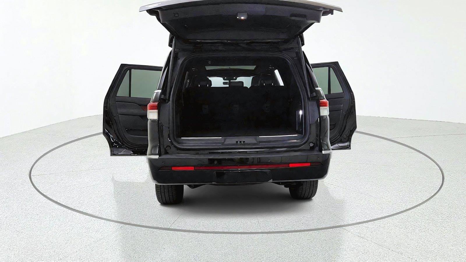 Used 2024 Lincoln Navigator L Reserve AWD/4WD image 35