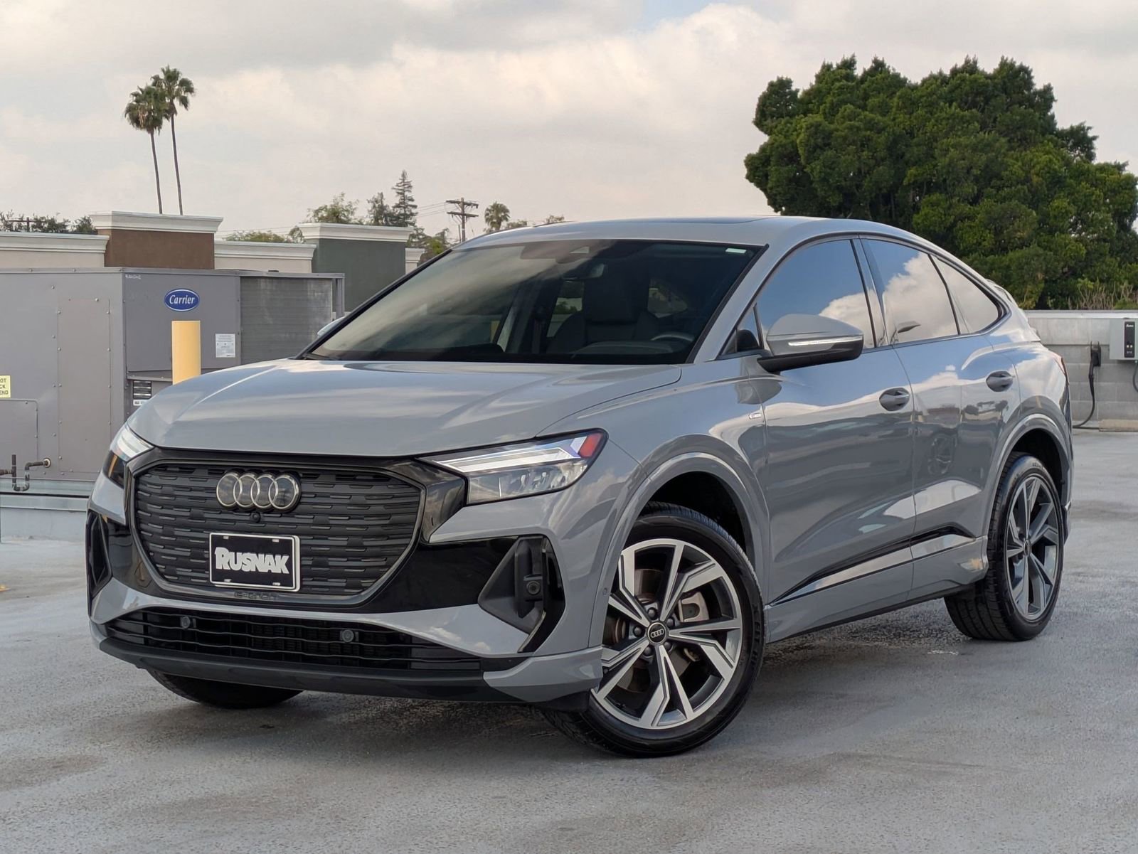 Used 2023 Audi Q4 e-tron Premium Plus w/ Premium Plus AWD/4WD image 3