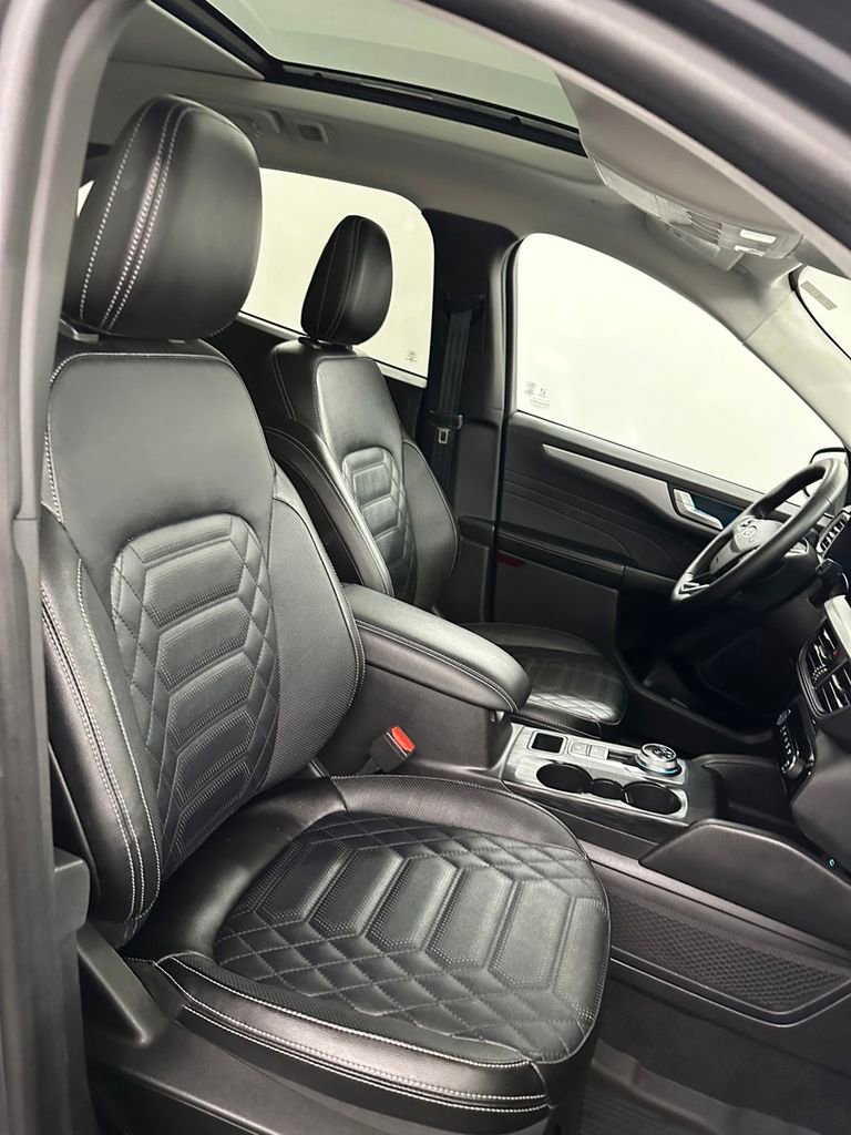Used 2023 Ford Escape Platinum w/ Premium Technology Package image 38