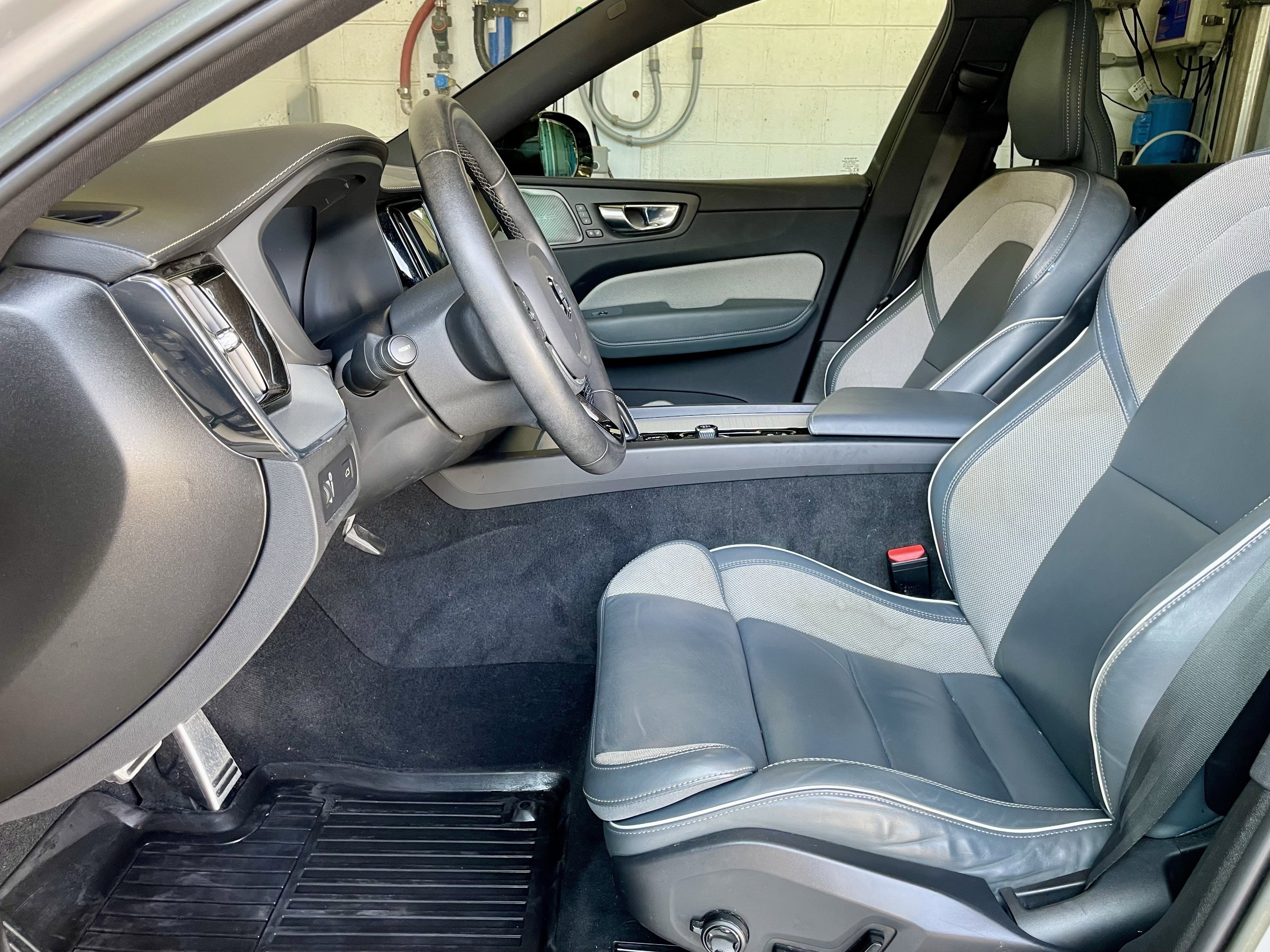 Used 2022 Volvo XC60 B6 R-Design w/ Advanced Package image 14