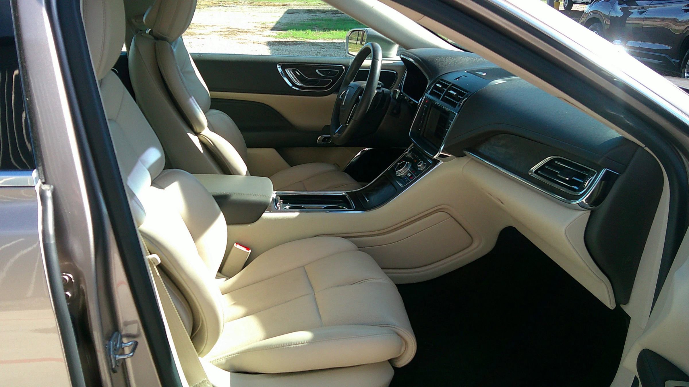 Used 2019 Lincoln Continental Select image 29