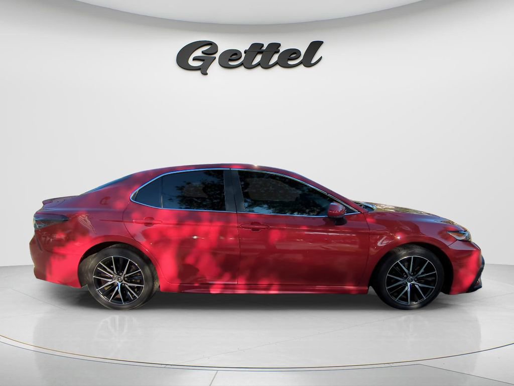 Used 2021 Toyota Camry SE FWD image 3
