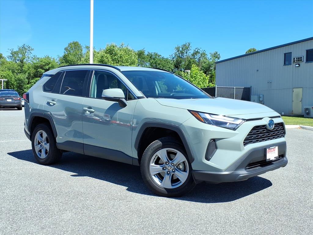 Used 2022 Toyota RAV4 XLE w/ Convenience Package AWD/4WD image 2